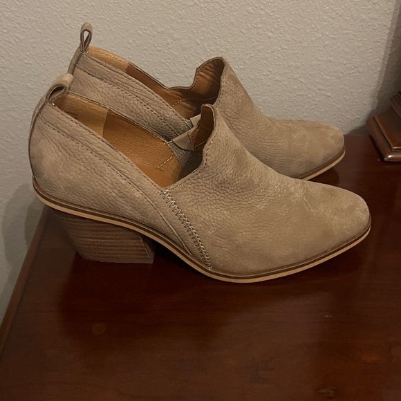 Lucky Brand Women’s Vennia Bootie-Taupe size:7 - Picture 4 of 11